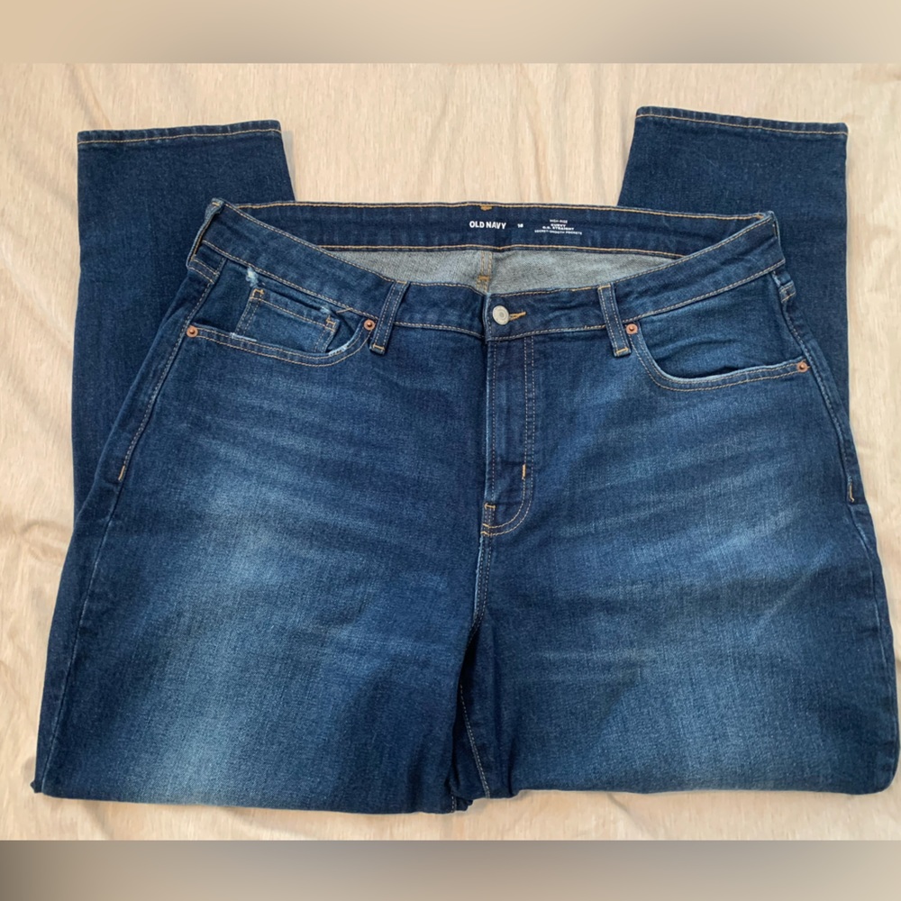 Old Navy Hi-Rise Curvy Straight Jeans